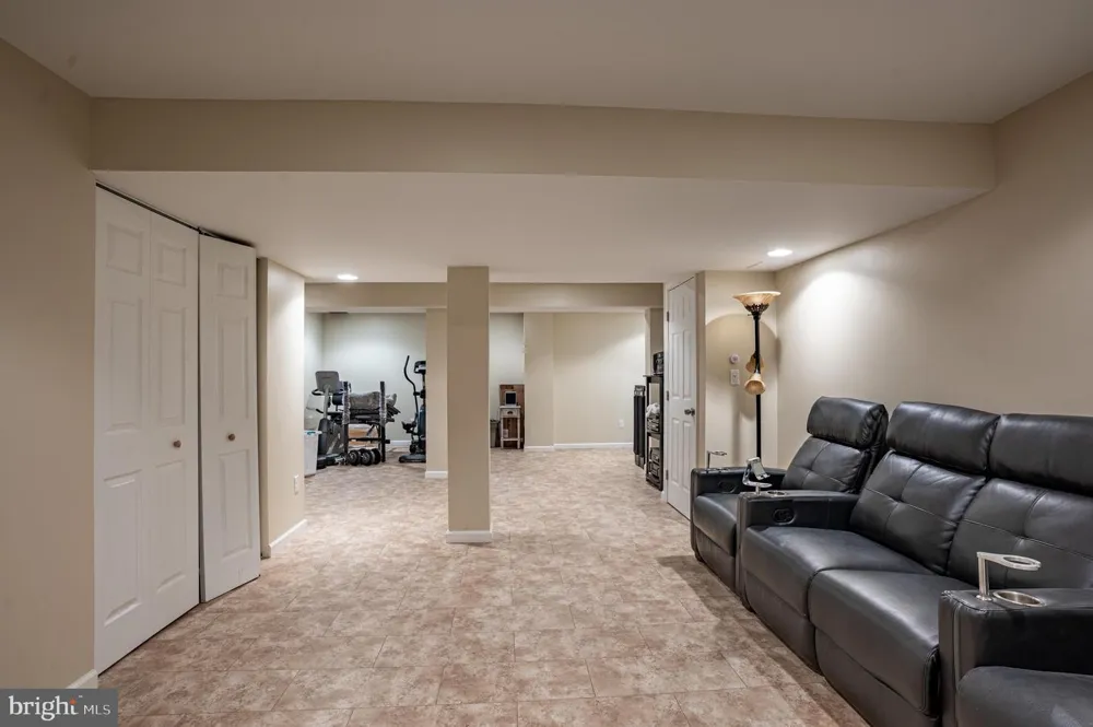 2295 LEIGH DRIVE Easton, PA 18040