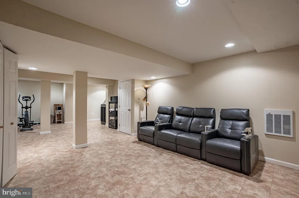 2295 LEIGH DRIVE Easton, PA 18040