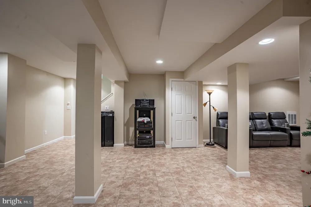 2295 LEIGH DRIVE Easton, PA 18040