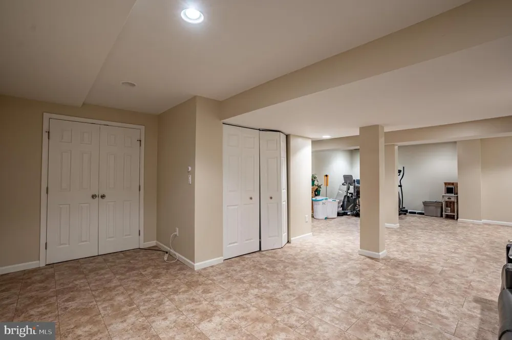 2295 LEIGH DRIVE Easton, PA 18040