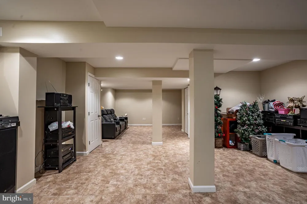 2295 LEIGH DRIVE Easton, PA 18040