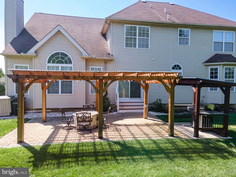 2295 LEIGH DRIVE Easton, PA 18040