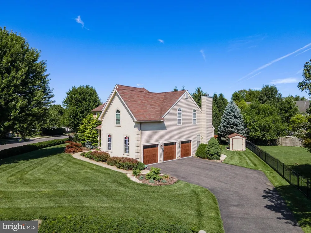 2295 LEIGH DRIVE Easton, PA 18040