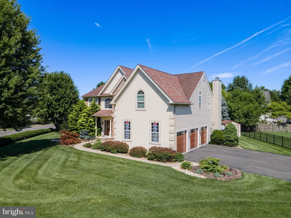 2295 LEIGH DRIVE Easton, PA 18040