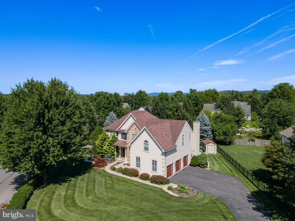 2295 LEIGH DRIVE Easton, PA 18040