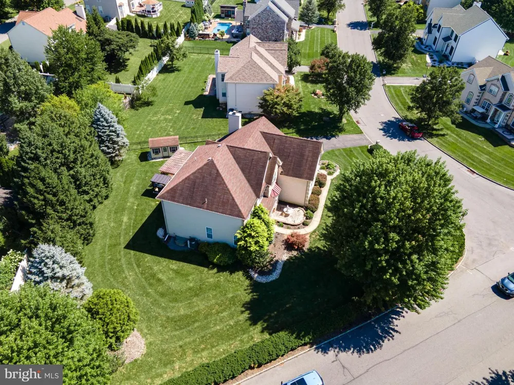 2295 LEIGH DRIVE Easton, PA 18040