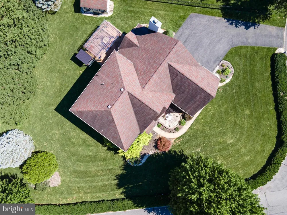 2295 LEIGH DRIVE Easton, PA 18040