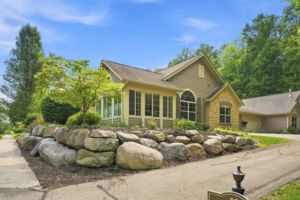 1073 Bridge Crest SE Ada, MI 49301