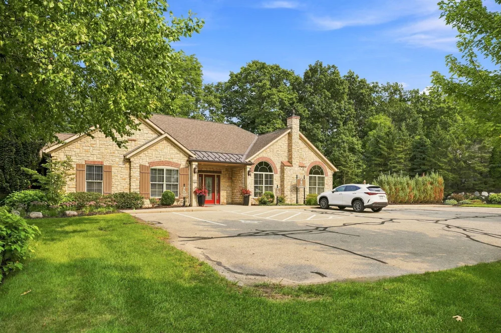 1073 Bridge Crest SE Ada, MI 49301