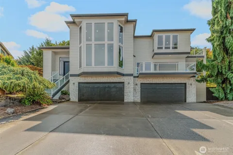 2222 NW Iris Court