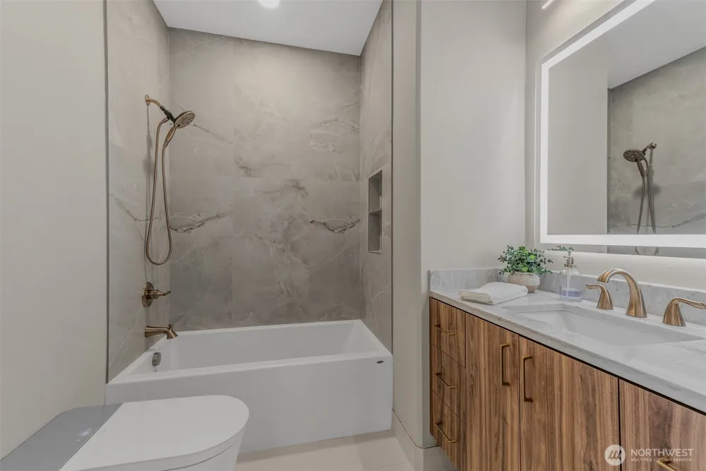 2222 NW Iris Court Camas, WA 98607