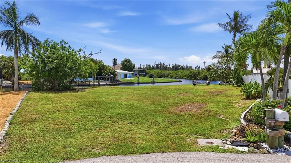 12100 Moon Shell Drive Matlacha Isles, FL 33991