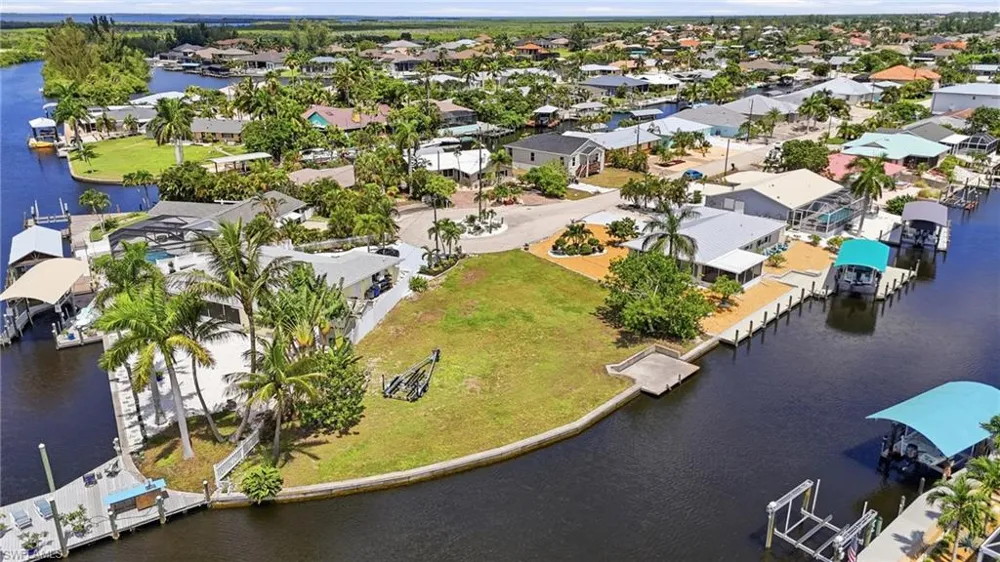 12100 Moon Shell Drive Matlacha Isles, FL 33991