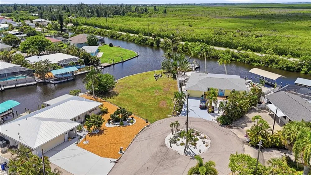 12100 Moon Shell Drive Matlacha Isles, FL 33991