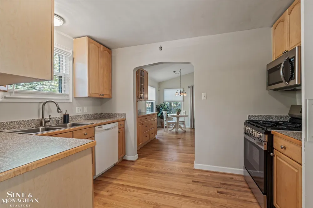 1930 Lochmoor Boulevard Grosse Pointe Woods City, MI 48236