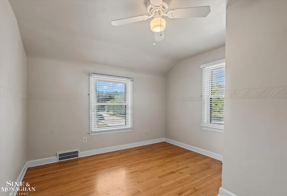 1930 Lochmoor Boulevard Grosse Pointe Woods City, MI 48236