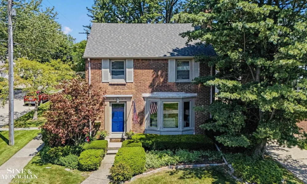 1930 Lochmoor Boulevard Grosse Pointe Woods City, MI 48236