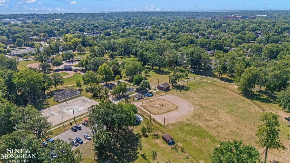 1930 Lochmoor Boulevard Grosse Pointe Woods City, MI 48236