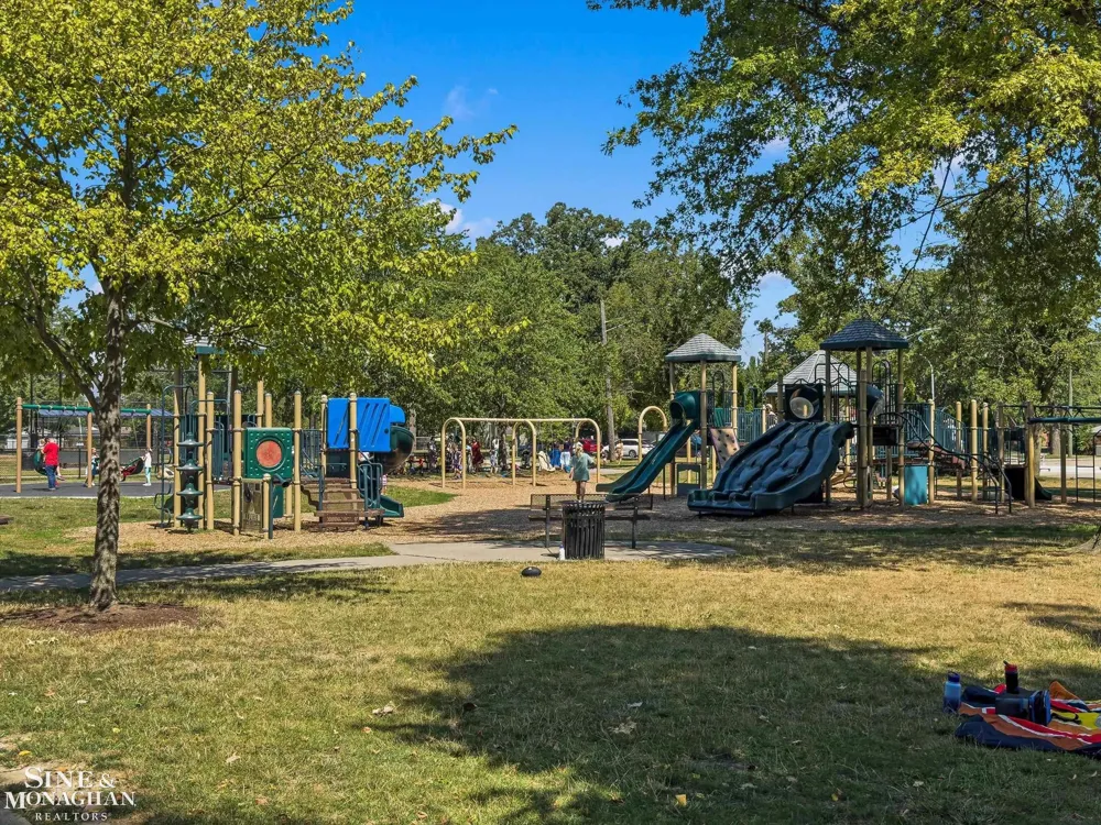 1930 Lochmoor Boulevard Grosse Pointe Woods City, MI 48236