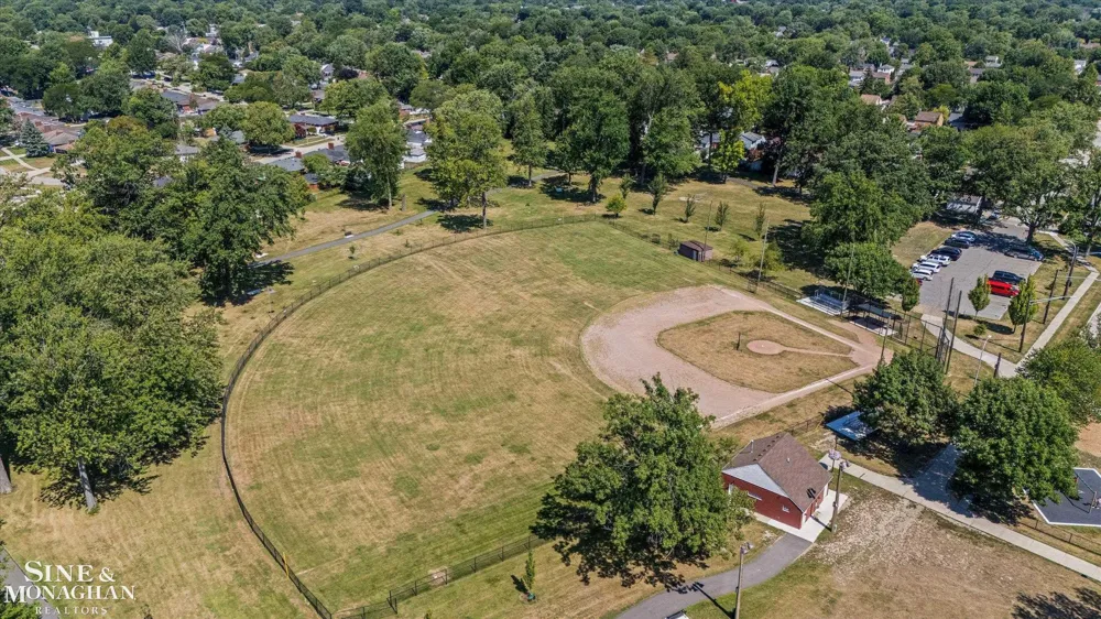1930 Lochmoor Boulevard Grosse Pointe Woods City, MI 48236