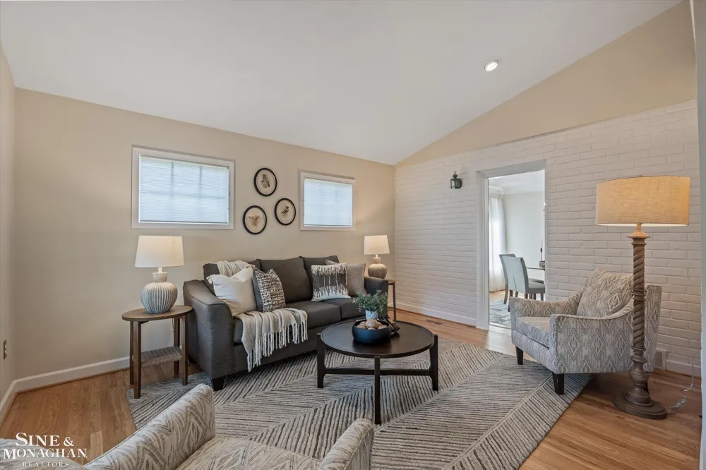 1930 Lochmoor Boulevard Grosse Pointe Woods City, MI 48236