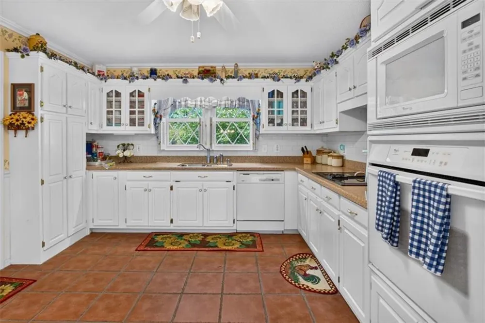 654 Oaklands Drive Talking Rock, GA 30175