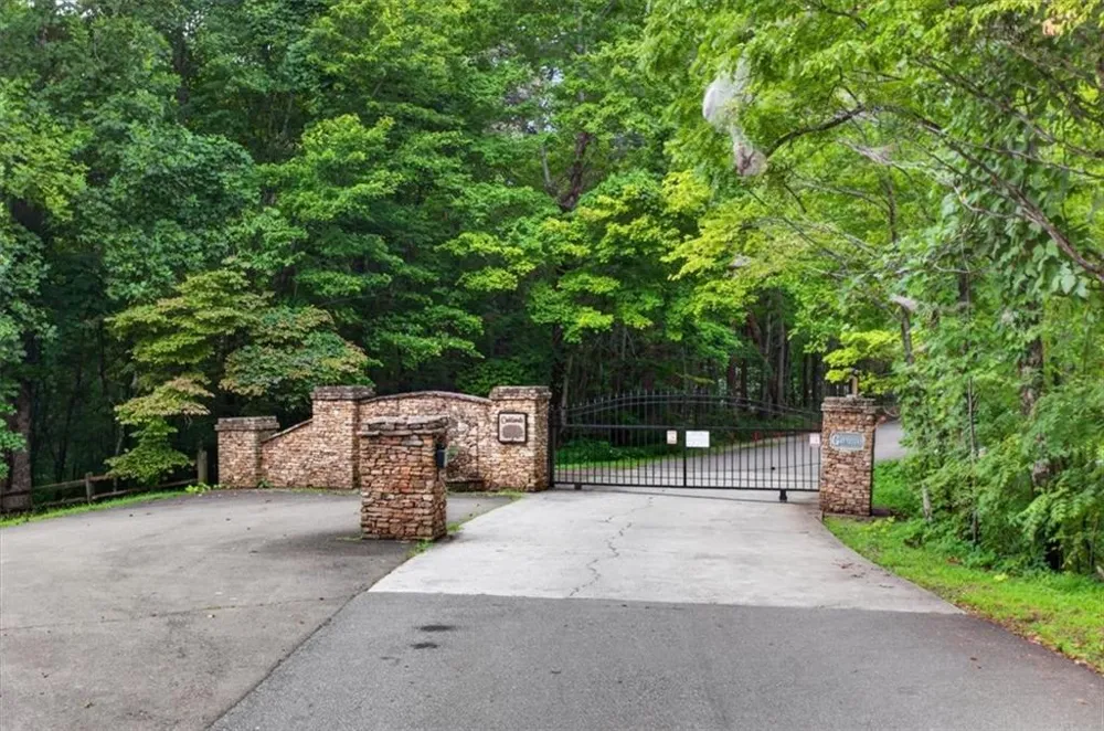 654 Oaklands Drive Talking Rock, GA 30175
