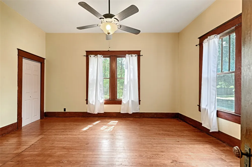 309 W Walnut Street Whitewright, TX 75491