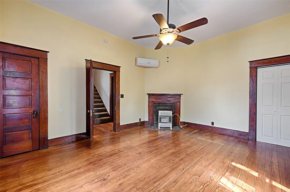 309 W Walnut Street Whitewright, TX 75491