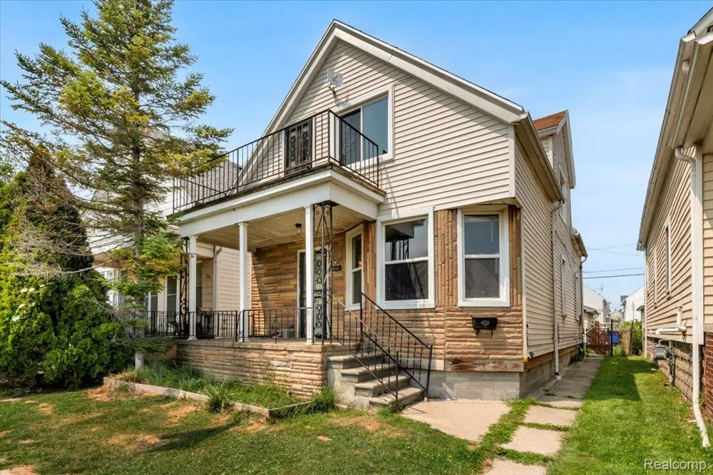 2049 Edwin Street Hamtramck City, MI 48212