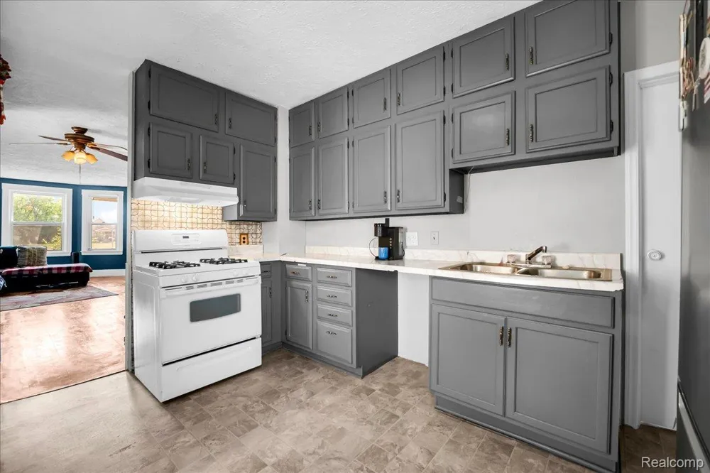 2049 Edwin Street Hamtramck City, MI 48212