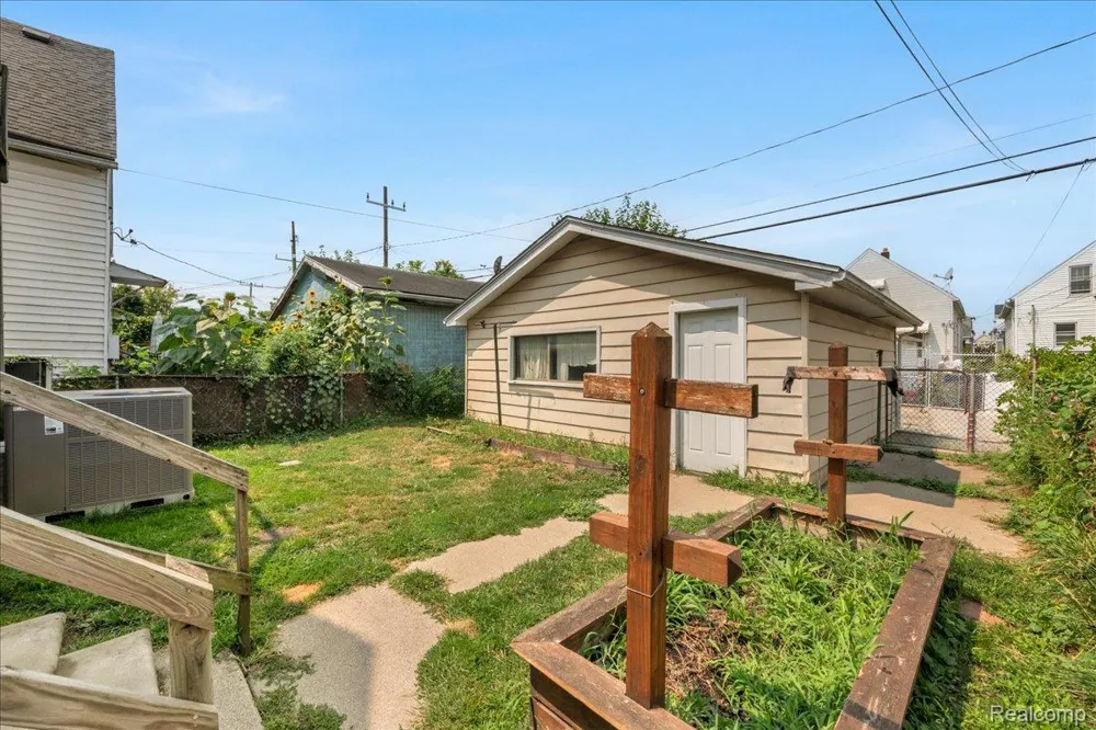 2049 Edwin Street Hamtramck City, MI 48212