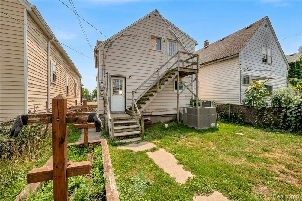 2049 Edwin Street Hamtramck City, MI 48212