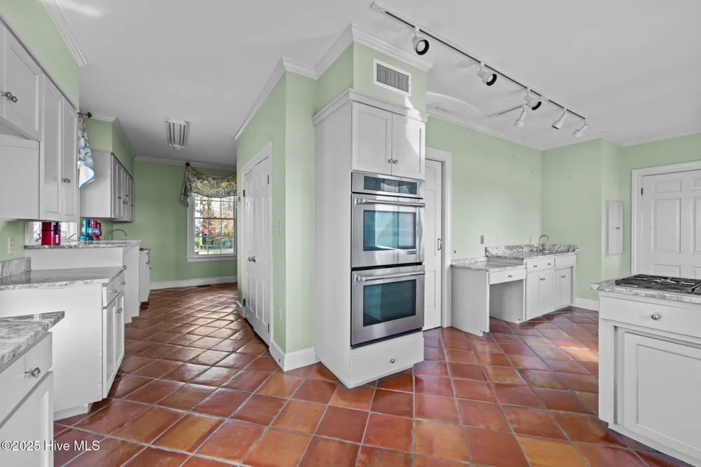 5003 Trent Woods Drive Trent Woods, NC 28562