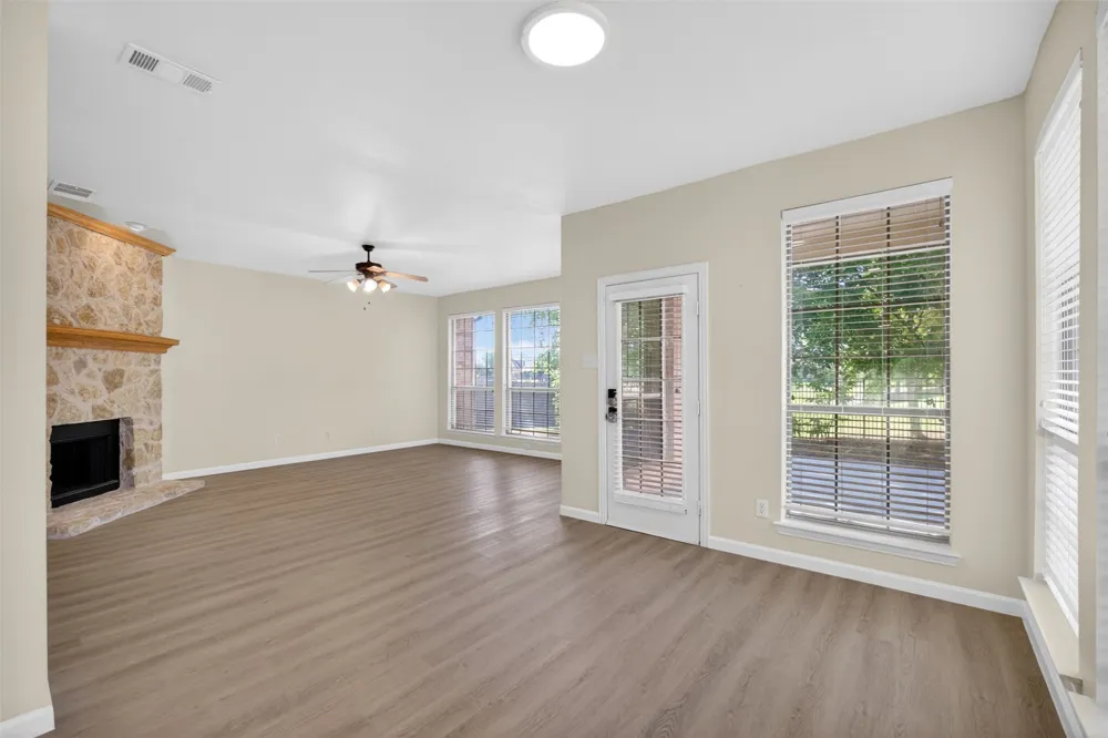 2616 Cove Drive Grand Prairie, TX 75054