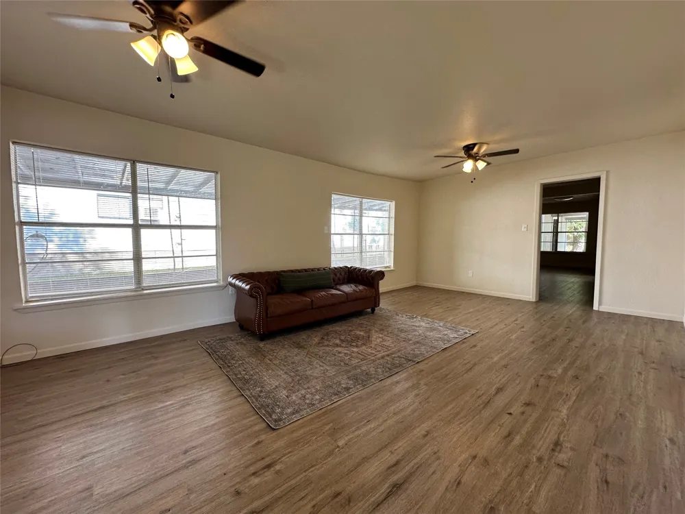 603 W Walcott Avenue Comanche, TX 76442