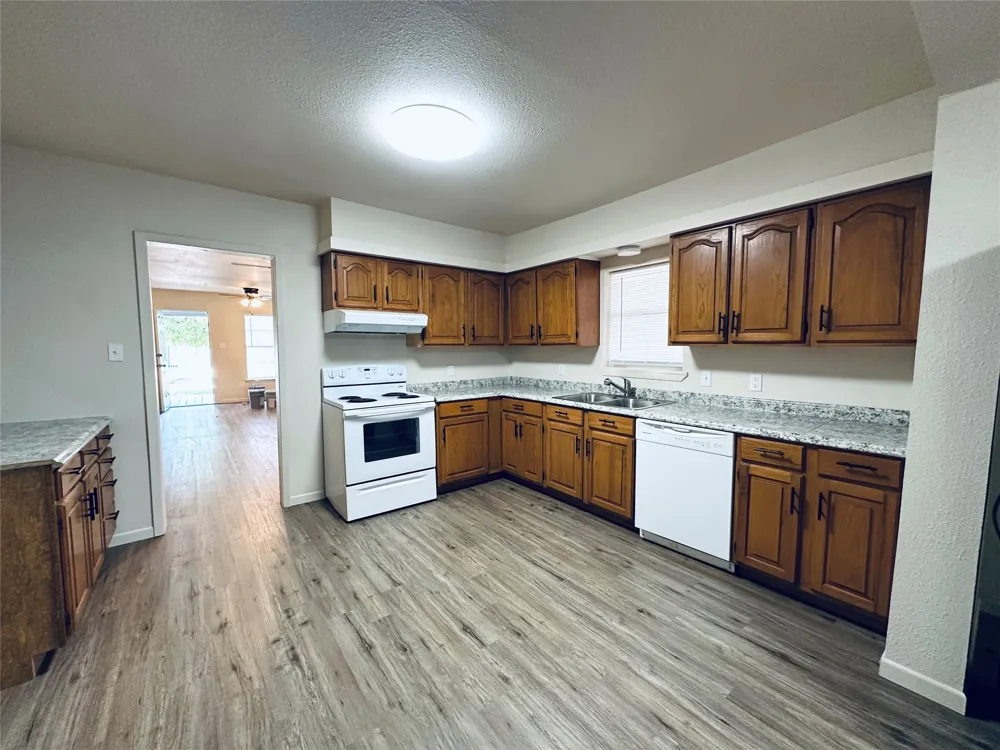 603 W Walcott Avenue Comanche, TX 76442