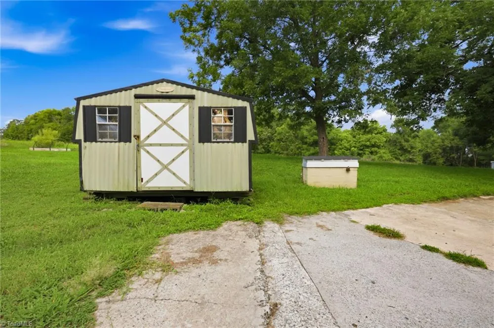 2138 Nc Highway 62 Burlington, NC 27217