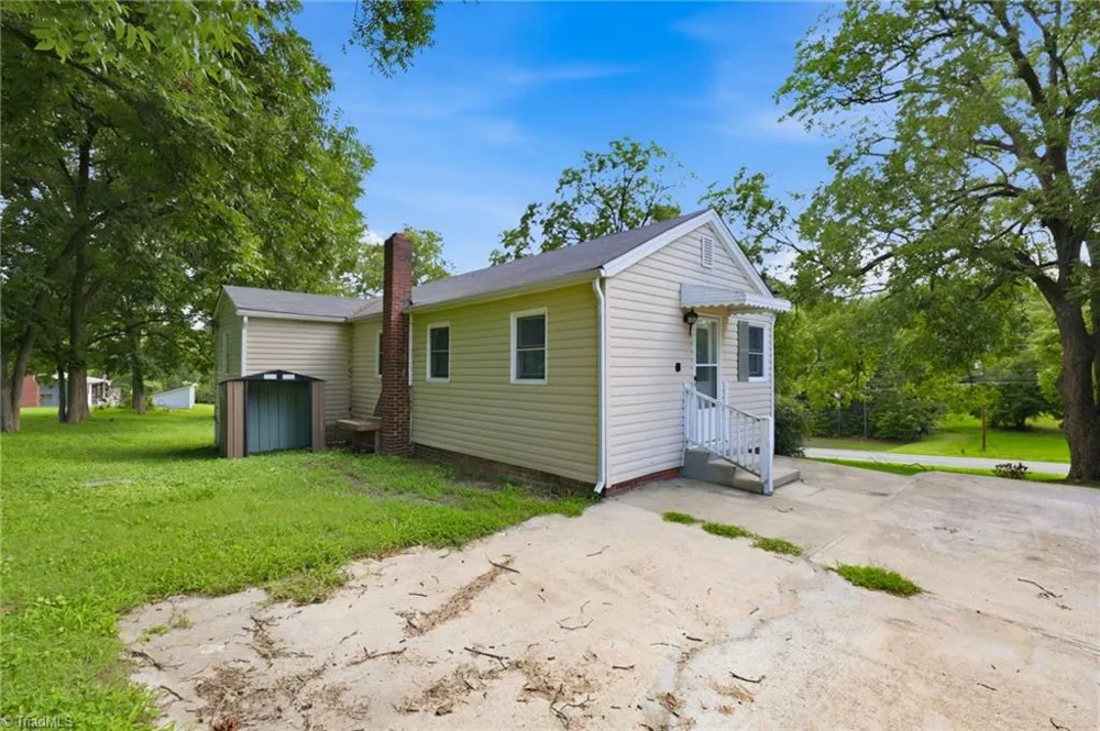 2138 Nc Highway 62 Burlington, NC 27217