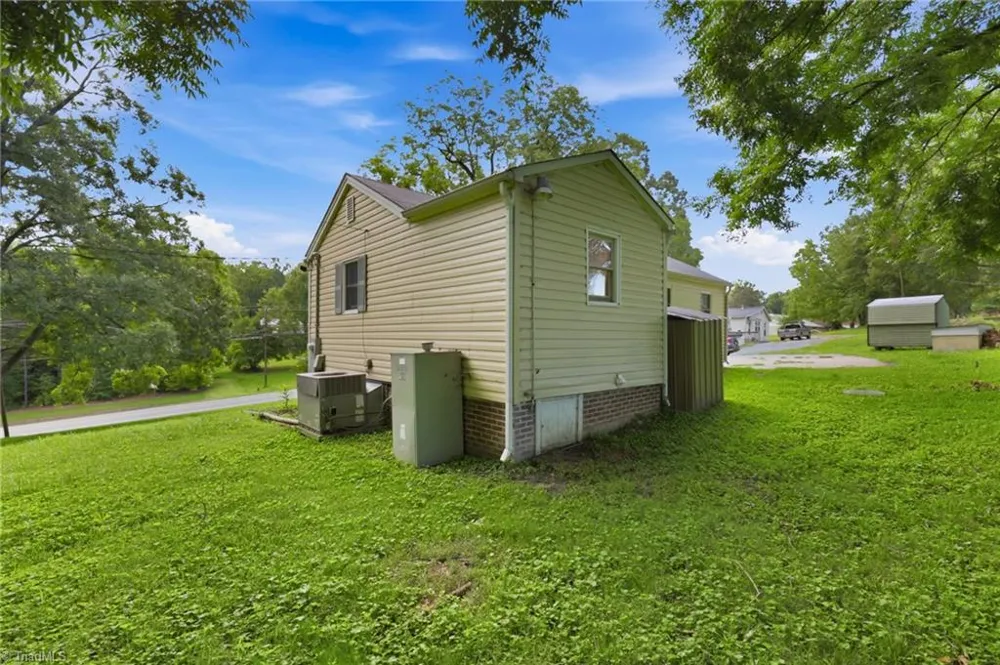 2138 Nc Highway 62 Burlington, NC 27217