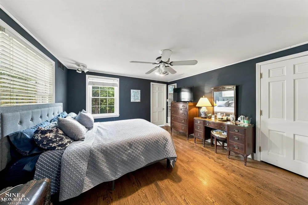 621 Oxford Road Grosse Pointe Woods City, MI 48236