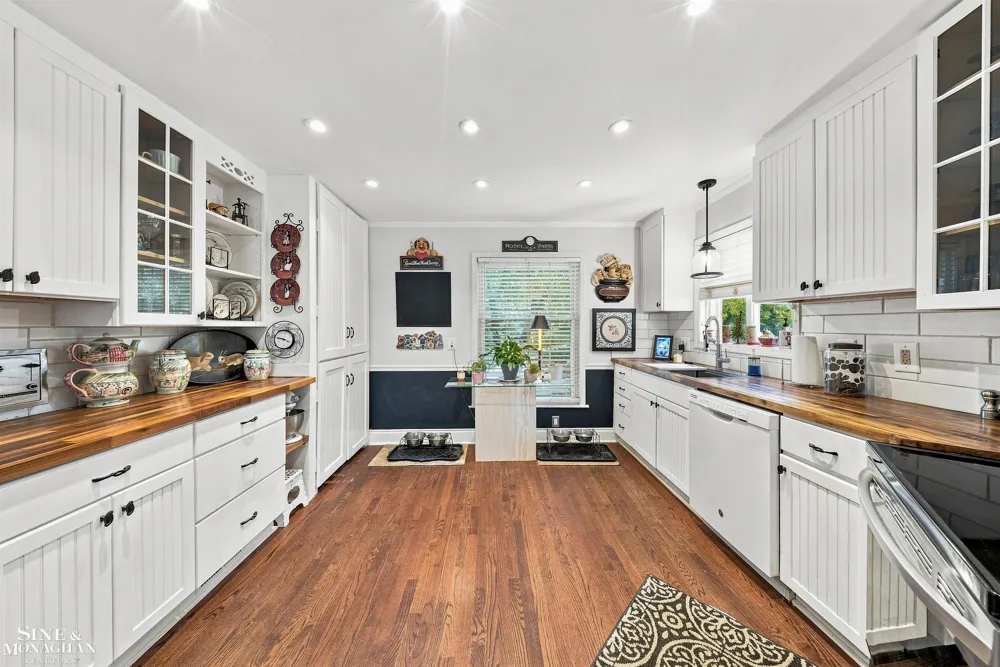 621 Oxford Road Grosse Pointe Woods City, MI 48236