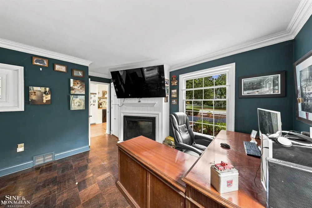 621 Oxford Road Grosse Pointe Woods City, MI 48236