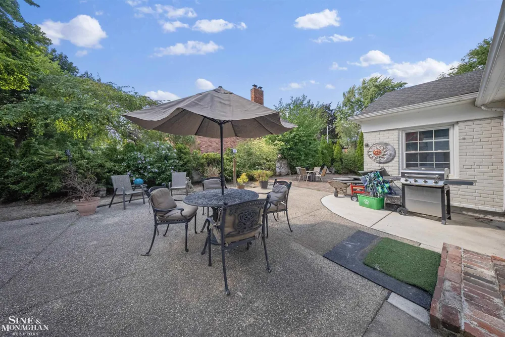 621 Oxford Road Grosse Pointe Woods City, MI 48236