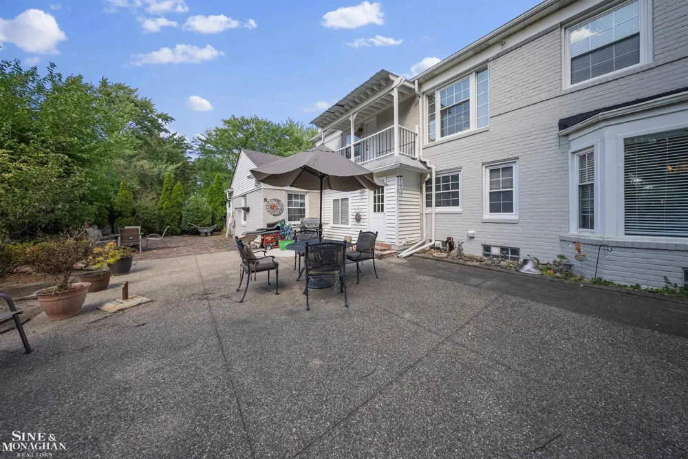 621 Oxford Road Grosse Pointe Woods City, MI 48236