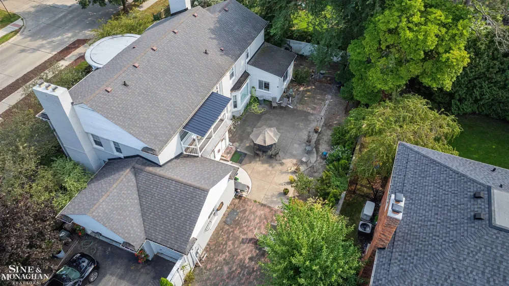 621 Oxford Road Grosse Pointe Woods City, MI 48236