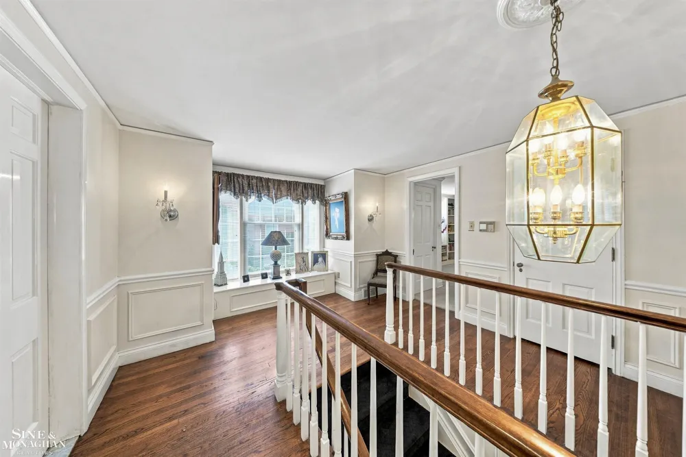 621 Oxford Road Grosse Pointe Woods City, MI 48236