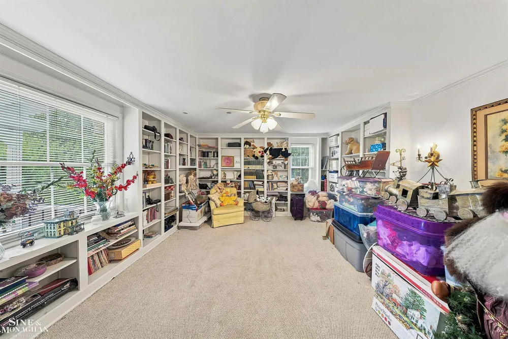 621 Oxford Road Grosse Pointe Woods City, MI 48236