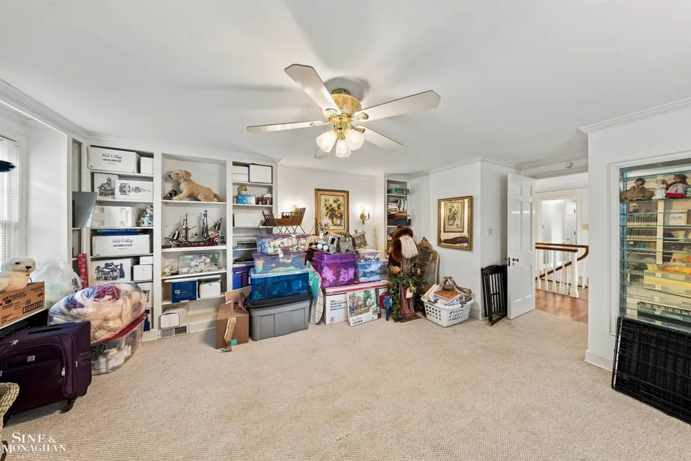 621 Oxford Road Grosse Pointe Woods City, MI 48236
