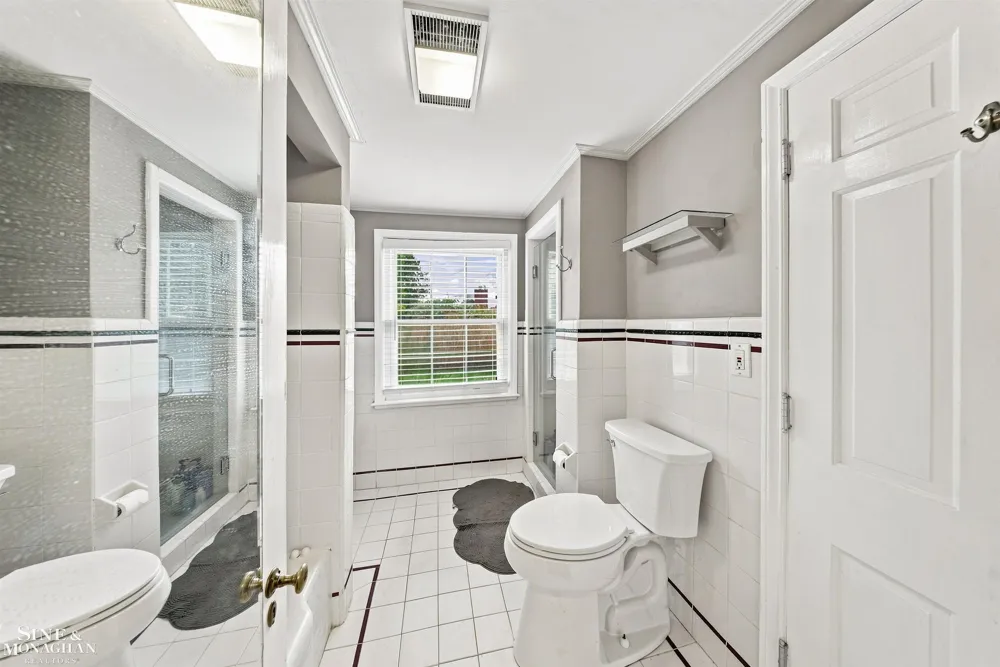 621 Oxford Road Grosse Pointe Woods City, MI 48236